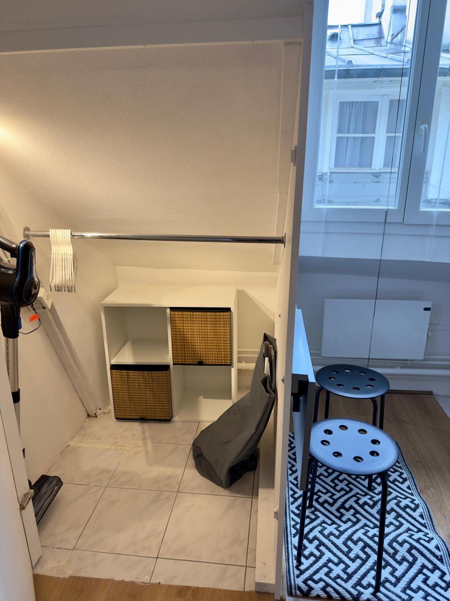 Pyramide & Louvre Apartment